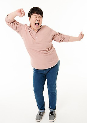 포토 JPG 스튜디오촬영 전신 남자 행복 포즈 사진 모션 실내 한명 서기 손짓 20대 성인 앞모습 기쁨 한국인 무도 춤 즐거움 남자한명만 성인남자한명만 국내포토 1 감정 스포츠 뷰포인트 문화예술 사람 동양인 청년 내부 남자만 성인남자만 파일형식