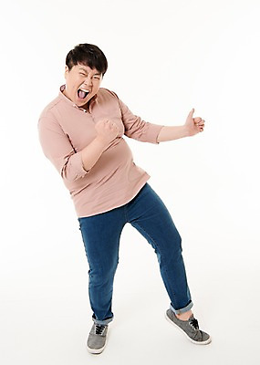 포토 JPG 스튜디오촬영 전신 남자 행복 포즈 사진 모션 실내 한명 서기 손짓 20대 성인 앞모습 기쁨 한국인 무도 춤 즐거움 남자한명만 성인남자한명만 국내포토 1 감정 스포츠 뷰포인트 문화예술 사람 동양인 청년 내부 남자만 성인남자만 파일형식