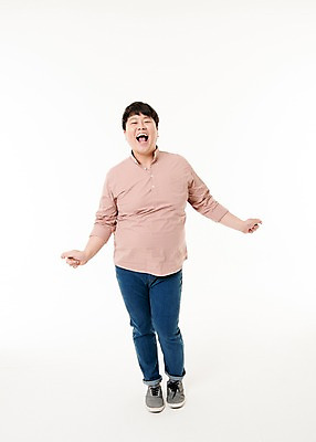 포토 JPG 스튜디오촬영 전신 남자 포즈 사진 모션 실내 한명 서기 웃음 손짓 20대 성인 앞모습 한국인 무도 춤 즐거움 남자한명만 성인남자한명만 국내포토 1 감정 스포츠 뷰포인트 문화예술 표정 사람 동양인 청년 내부 남자만 성인남자만 파일형식 인종 성인만
