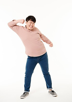 포토 JPG 스튜디오촬영 전신 남자 포즈 사진 모션 실내 한명 서기 웃음 20대 성인 앞모습 주먹 한국인 묵 애교 남자한명만 성인남자한명만 국내포토 1 음식 뷰포인트 표정 사람 동양인 청년 내부 남자만 성인남자만 파일형식