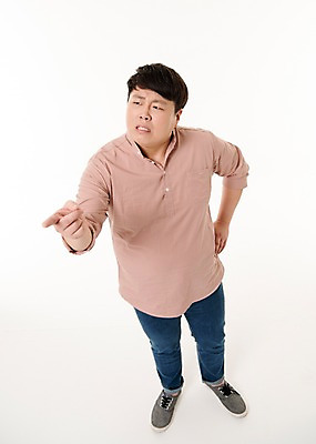 포토 JPG 스튜디오촬영 전신 남자 허리손 포즈 사진 모션 실내 표정 한명 서기 손짓 20대 성인 앞모습 한국인 분노 가리킴 포인트 남자한명만 성인남자한명만 국내포토 1 감정 뷰포인트 사람 동양인 청년 내부 금융 남자만 성인남자만 파일형식
