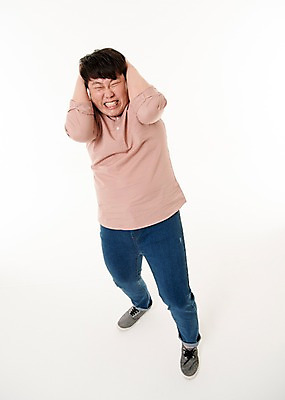 포토 JPG 스튜디오촬영 전신 남자 포즈 사진 모션 실내 표정 한명 서기 손짓 20대 성인 앞모습 한국인 분노 찡그림 남자한명만 성인남자한명만 국내포토 1 감정 뷰포인트 사람 동양인 청년 내부 남자만 성인남자만 파일형식