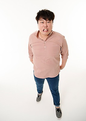 포토 JPG 스튜디오촬영 전신 남자 포즈 사진 모션 실내 표정 한명 서기 20대 성인 앞모습 한국인 분노 찡그림 남자한명만 성인남자한명만 국내포토 1 감정 뷰포인트 사람 동양인 청년 내부 남자만 성인남자만 파일형식 인종 성인만