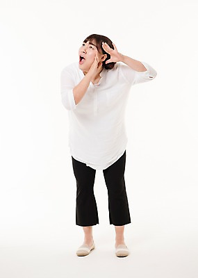 포토 JPG 스튜디오촬영 전신 우먼라이프 여자 사진 모션 실내 허리숙이기 한명 서기 20대 성인 앞모습 듣기 한국인 엿듣기 여자한명만 성인여자한명만 국내포토 1 라이프스타일 뷰포인트 숙이기 사람 동양인 청년 내부 여자만 성인여자만 파일형식