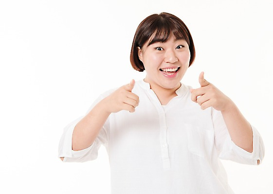 포토 JPG 스튜디오촬영 우먼라이프 여자 사진 모션 실내 한명 웃음 상반신 20대 성인 앞모습 한국인 가리킴 포인트 여자한명만 성인여자한명만 국내포토 1 라이프스타일 뷰포인트 표정 사람 동양인 손짓 청년 내부 금융 여자만 성인여자만 파일형식