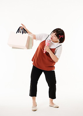 포토 JPG 스튜디오촬영 전신 우먼라이프 여자 음악 사진 노래 실내 한명 서기 들기 20대 성인 앞모습 쇼핑 장난감 쇼핑백 놀이용품 놀람 한국인 마이크 완구용품 유선마이크 여자한명만 성인여자한명만 국내포토 1 라이프스타일 감정 뷰포인트 음향기기 가방 모션 문화예술 문구용품 표정 사람 동양인 청년 내부 오브젝트 여자만 성인여자만 파일형식