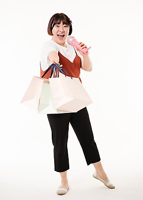 포토 JPG 스튜디오촬영 전신 우먼라이프 여자 음악 사진 노래 실내 한명 서기 웃음 들기 20대 성인 앞모습 쇼핑 장난감 쇼핑백 놀이용품 한국인 마이크 완구용품 유선마이크 여자한명만 성인여자한명만 국내포토 1 라이프스타일 뷰포인트 음향기기 가방 모션 문화예술 문구용품 표정 사람 동양인 청년 내부 오브젝트 여자만 성인여자만 파일형식