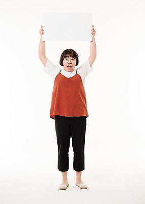 포토 JPG 스튜디오촬영 전신 우먼라이프 배너 여자 사진 사각프레임 프레임 실내 한명 서기 들기 20대 성인 앞모습 한국인 알림 머리위 여자한명만 성인여자한명만 국내포토 1 라이프스타일 뷰포인트 모션 사람 동양인 청년 내부 사각형 여자만 성인여자만 파일형식 도형 인종 생활 성인만