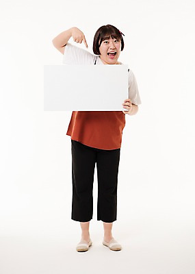 포토 JPG 스튜디오촬영 전신 우먼라이프 배너 여자 사진 사각프레임 프레임 실내 한명 서기 웃음 들기 20대 성인 앞모습 한국인 가리킴 알림 포인트 여자한명만 성인여자한명만 국내포토 1 라이프스타일 뷰포인트 모션 표정 사람 동양인 손짓 청년 내부 금융 사각형 여자만 성인여자만 파일형식