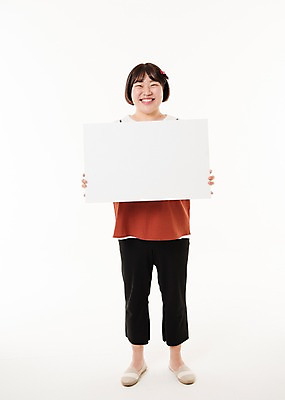 포토 JPG 스튜디오촬영 전신 우먼라이프 배너 여자 사진 사각프레임 프레임 실내 한명 서기 웃음 들기 20대 성인 앞모습 한국인 알림 여자한명만 성인여자한명만 국내포토 1 라이프스타일 뷰포인트 모션 표정 사람 동양인 청년 내부 사각형 여자만 성인여자만 파일형식 도형 인종 생활 성인만