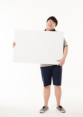 포토 JPG 스튜디오촬영 전신 배너 남자 사진 사각프레임 프레임 실내 한명 서기 들기 손짓 20대 성인 앞모습 한국인 울음 알림 울상 남자한명만 성인남자한명만 국내포토 1 뷰포인트 모션 표정 사람 동양인 청년 내부 사각형 남자만 성인남자만 파일형식 도형 인종 성인만
