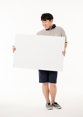 포토 JPG 스튜디오촬영 전신 배너 남자 사진 사각프레임 프레임 실내 한명 서기 웃음 들기 손짓 20대 성인 앞모습 한국인 알림 남자한명만 성인남자한명만 국내포토 1 뷰포인트 모션 표정 사람 동양인 청년 내부 사각형 남자만 성인남자만 파일형식 도형 인종 성인만