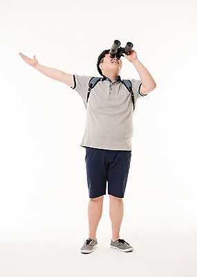 포토 JPG 스튜디오촬영 전신 남자 여행 사진 배낭 팔벌리기 실내 한명 서기 웃음 들기 손짓 20대 성인 취미 앞모습 망원경 한국인 관찰 손뻗기 남자한명만 성인남자한명만 국내포토 1 뷰포인트 가방 모션 표정 사람 동양인 청년 내부 남자만 성인남자만 파일형식