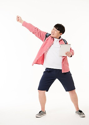 포토 JPG 스튜디오촬영 전신 남자 여행 사진 배낭 실내 한명 서기 웃음 들기 손짓 20대 성인 취미 앞모습 태블릿 주먹 한국인 묵 남자한명만 성인남자한명만 국내포토 1 음식 뷰포인트 가방 모션 표정 사람 동양인 청년 내부 전자제품 스마트기기 남자만 성인남자만 파일형식