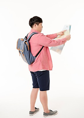포토 JPG 스튜디오촬영 전신 남자 여행 사진 배낭 실내 한명 서기 들기 손짓 20대 성인 취미 옆모습 한국인 가리킴 여행지도 포인트 남자한명만 성인남자한명만 국내포토 1 뷰포인트 지도 가방 모션 사람 동양인 청년 내부 금융 남자만 성인남자만 파일형식