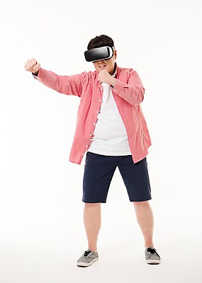 포토 JPG 스튜디오촬영 전신 남자 사진 모션 실내 한명 서기 20대 성인 취미 앞모습 주먹 한국인 스마트 싸움 묵 3D안경 가상현실 남자한명만 성인남자한명만 오큘러스 VR기기 국내포토 1 안경 음식 뷰포인트 컨셉 사람 동양인 청년 내부 기계 남자만 성인남자만 파일형식