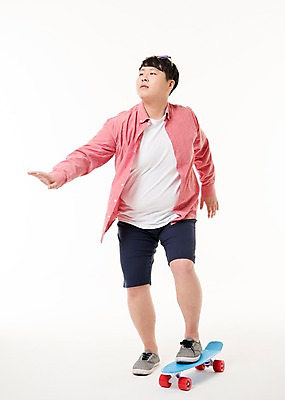포토 JPG 스튜디오촬영 전신 남자 포즈 사진 모션 실내 한명 서기 손짓 20대 성인 취미 앞모습 한국인 스케이트보드 보드 남자한명만 성인남자한명만 국내포토 1 스포츠 뷰포인트 사람 동양인 청년 내부 남자만 성인남자만 파일형식