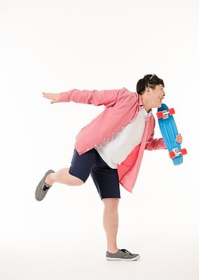 포토 JPG 스튜디오촬영 전신 남자 포즈 사진 모션 실내 한명 서기 웃음 들기 손짓 20대 성인 취미 옆모습 한국인 스케이트보드 보드 남자한명만 성인남자한명만 국내포토 1 스포츠 뷰포인트 표정 사람 동양인 청년 내부 남자만 성인남자만 파일형식 인종 성인만