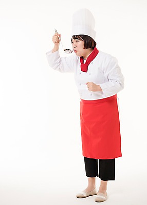 포토 JPG 스튜디오촬영 전신 우먼라이프 여자 사진 실내 요리사모자 한명 서기 들기 20대 성인 옆모습 주방장 요리사 한국인 조리복 먹기 국자 여자한명만 성인여자한명만 국내포토 직업 모자_잡화 1 라이프스타일 뷰포인트 유니폼 모션 주방용품 사람 동양인 청년 내부 여자만 성인여자만 파일형식