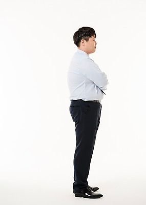 포토 JPG 스튜디오촬영 전신 남자 사진 실내 한명 서기 정장 20대 성인 옆모습 비즈니스라이프 팔짱 한국인 비즈니스맨 남자한명만 성인남자한명만 국내포토 1 라이프스타일 옷 뷰포인트 비즈니스 모션 사람 동양인 청년 내부 직장인 남자만 성인남자만 파일형식 직업 인종 생활 성인만