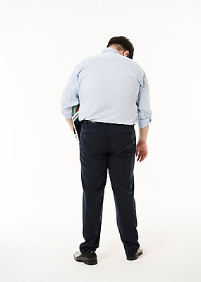 포토 JPG 스튜디오촬영 전신 남자 사진 실내 피곤 한명 서기 들기 정장 20대 성인 뒷모습 비즈니스라이프 한국인 비즈니스맨 업무과다 결재판 결제판 과로 서류판 힘듦 남자한명만 성인남자한명만 국내포토 1 라이프스타일 옷 뷰포인트 컨셉 비즈니스 모션 사람 동양인 청년 내부 사무용품 업무 직장인 결재 남자만 성인남자만 파일형식