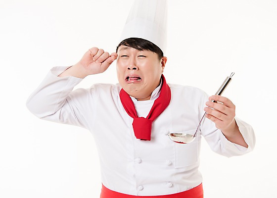 포토 JPG 스튜디오촬영 남자 사진 실내 표정 요리사모자 한명 들기 손짓 상반신 20대 성인 앞모습 주방장 요리사 한국인 울음 조리복 국자 울상 남자한명만 성인남자한명만 국내포토 직업 모자_잡화 1 뷰포인트 유니폼 모션 주방용품 사람 동양인 청년 내부 남자만 성인남자만 파일형식