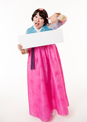 포토 JPG 스튜디오촬영 전신 한국전통 우먼라이프 배너 여자 명절 사각프레임 프레임 실내 한명 서기 들기 20대 성인 앞모습 한국인 가리킴 한복 알림 성인여자한명만 국내포토 1 전통 라이프스타일 기념일 뷰포인트 모션 한국 사람 동양인 손짓 청년 내부 사각형 전통의상 여자한명만 성인여자만 파일형식