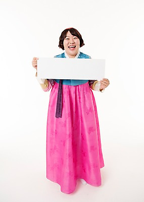 포토 JPG 스튜디오촬영 전신 한국전통 우먼라이프 배너 여자 명절 사각프레임 프레임 실내 한명 서기 웃음 들기 20대 성인 앞모습 한국인 한복 알림 성인여자한명만 국내포토 1 전통 라이프스타일 기념일 뷰포인트 모션 한국 표정 사람 동양인 청년 내부 사각형 전통의상 여자한명만 성인여자만 파일형식