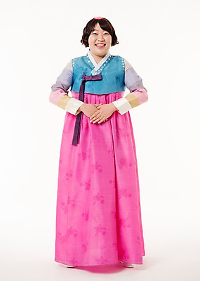 포토 JPG 스튜디오촬영 전신 한국전통 우먼라이프 여자 명절 실내 한명 서기 웃음 20대 성인 앞모습 한국인 예절 한복 공손 성인여자한명만 국내포토 1 전통 라이프스타일 기념일 뷰포인트 모션 한국 표정 사람 동양인 청년 내부 전통의상 여자한명만 성인여자만 파일형식 아시아 인종 이벤트 생활 여자만 성인만 나라