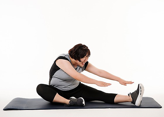 포토 JPG 스튜디오촬영 전신 우먼라이프 여자 다이어트 사진 요가 실내 허리숙이기 한명 앉기 20대 성인 앞모습 운동복 운동 헬스 스트레칭 한국인 매트 찡그림 비만 복부비만 다리찢기 힘듦 여자한명만 성인여자한명만 국내포토 1 라이프스타일 웰빙 옷 뷰포인트 컨셉 모션 표정 건강 숙이기 사람 동양인 청년 내부 몸매 여자만 성인여자만 파일형식