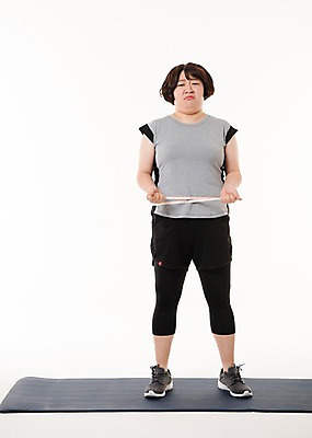 포토 JPG 스튜디오촬영 전신 우먼라이프 여자 다이어트 사진 실내 줄자 한명 서기 20대 성인 앞모습 운동복 운동 헬스 한국인 매트 비만 복부비만 허리사이즈 여자한명만 성인여자한명만 국내포토 1 라이프스타일 옷 뷰포인트 모션 자 건강 사람 동양인 청년 내부 몸매 사이즈 여자만 성인여자만 파일형식