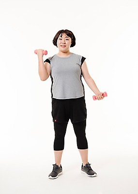 포토 JPG 스튜디오촬영 전신 우먼라이프 여자 다이어트 사진 실내 한명 서기 웃음 들기 20대 성인 앞모습 운동복 운동 헬스 아령 한국인 비만 복부비만 여자한명만 성인여자한명만 국내포토 1 라이프스타일 옷 뷰포인트 모션 표정 건강 사람 동양인 청년 내부 몸매 여자만 성인여자만 파일형식