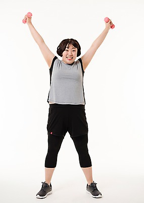 포토 JPG 스튜디오촬영 전신 우먼라이프 여자 다이어트 사진 팔벌리기 실내 한명 서기 웃음 들기 20대 성인 앞모습 운동복 운동 헬스 아령 한국인 비만 에어로빅 복부비만 유산소운동 손뻗기 여자한명만 성인여자한명만 국내포토 1 라이프스타일 옷 뷰포인트 모션 표정 건강 사람 동양인 청년 내부 춤 몸매 여자만 성인여자만 파일형식