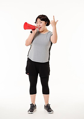 포토 JPG 스튜디오촬영 전신 우먼라이프 여자 다이어트 사진 실내 한명 서기 웃음 20대 성인 앞모습 운동복 운동 헬스 확성기 외침 한국인 가리킴 비만 포인트 복부비만 여자한명만 성인여자한명만 국내포토 1 라이프스타일 옷 뷰포인트 모션 표정 건강 사람 동양인 손짓 청년 내부 금융 소리 몸매 여자만 성인여자만 파일형식 인종 생활 경제 성인만