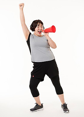 포토 JPG 스튜디오촬영 전신 우먼라이프 여자 다이어트 사진 응원 실내 한명 서기 웃음 20대 성인 앞모습 운동복 운동 파이팅 헬스 확성기 외침 한국인 비만 복부비만 여자한명만 성인여자한명만 국내포토 1 라이프스타일 옷 뷰포인트 모션 표정 건강 사람 동양인 청년 내부 소리 몸매 여자만 성인여자만 파일형식