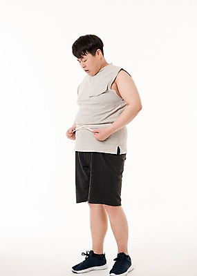 포토 JPG 스튜디오촬영 전신 남자 다이어트 사진 실내 줄자 한명 서기 20대 성인 옆모습 운동복 운동 헬스 놀람 한국인 비만 복부비만 허리사이즈 허리둘레 허리측정 남자한명만 성인남자한명만 국내포토 1 옷 감정 뷰포인트 모션 표정 자 건강 사람 동양인 청년 내부 둘레 몸매 측정 사이즈 남자만 성인남자만 파일형식
