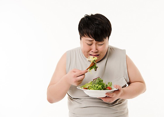 포토 JPG 스튜디오촬영 접시 남자 포크 다이어트 사진 실내 한명 들기 상반신 20대 성인 앞모습 운동복 운동 샐러드 한국인 슬픔 먹기 비만 복부비만 남자한명만 성인남자한명만 국내포토 1 식기 옷 감정 음식 뷰포인트 모션 건강 사람 동양인 청년 내부 몸매 남자만 성인남자만 파일형식