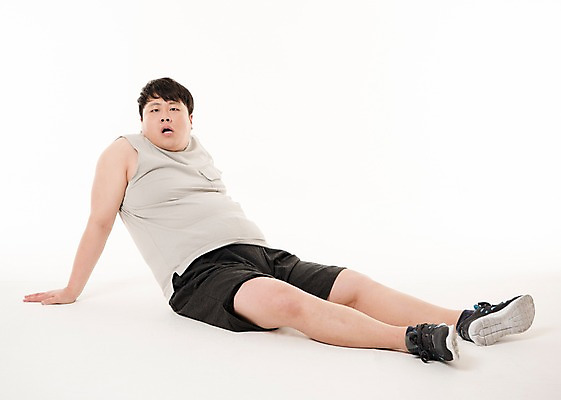 포토 JPG 스튜디오촬영 전신 남자 다이어트 사진 실내 피곤 한명 앉기 20대 성인 앞모습 운동복 운동 헬스 한국인 비만 복부비만 힘듦 남자한명만 성인남자한명만 국내포토 1 옷 뷰포인트 컨셉 모션 건강 사람 동양인 청년 내부 몸매 남자만 성인남자만 파일형식 인종 성인만