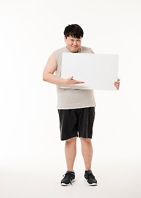 포토 JPG 스튜디오촬영 전신 배너 남자 다이어트 사진 안내 사각프레임 프레임 실내 한명 서기 웃음 들기 20대 성인 앞모습 운동복 운동 헬스 한국인 비만 알림 복부비만 남자한명만 성인남자한명만 국내포토 1 옷 뷰포인트 모션 표정 건강 사람 동양인 청년 내부 사각형 몸매 남자만 성인남자만 파일형식