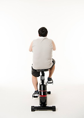 포토 JPG 스튜디오촬영 전신 남자 다이어트 사진 실내 한명 앉기 20대 성인 뒷모습 운동복 수건 운동 헬스사이클 헬스 한국인 비만 사이클링 복부비만 남자한명만 성인남자한명만 국내포토 1 옷 뷰포인트 모션 건강 사람 동양인 청년 내부 위생용품 운동기구 육상스포츠 몸매 남자만 성인남자만 파일형식