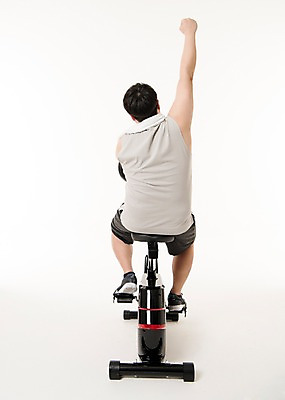 포토 JPG 스튜디오촬영 전신 남자 다이어트 사진 응원 실내 한명 앉기 20대 성인 뒷모습 운동복 수건 운동 손들기 헬스사이클 파이팅 헬스 한국인 비만 사이클링 복부비만 남자한명만 성인남자한명만 국내포토 1 옷 뷰포인트 모션 건강 사람 동양인 청년 내부 위생용품 운동기구 육상스포츠 몸매 남자만 성인남자만 파일형식