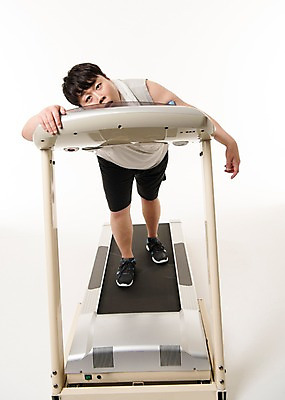 포토 JPG 스튜디오촬영 전신 남자 엎드리기 다이어트 사진 실내 피곤 한명 서기 20대 성인 앞모습 운동복 운동 헬스 한국인 비만 런닝머신 복부비만 남자한명만 성인남자한명만 국내포토 1 옷 뷰포인트 컨셉 모션 건강 사람 동양인 청년 내부 운동기구 몸매 남자만 성인남자만 파일형식