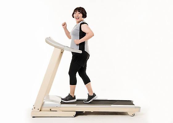 포토 JPG 스튜디오촬영 전신 우먼라이프 여자 다이어트 사진 실내 한명 서기 웃음 20대 성인 옆모습 운동복 운동 걷기 헬스 한국인 비만 런닝머신 여자한명만 성인여자한명만 국내포토 1 라이프스타일 옷 뷰포인트 모션 표정 건강 사람 동양인 청년 내부 운동기구 몸매 여자만 성인여자만 파일형식