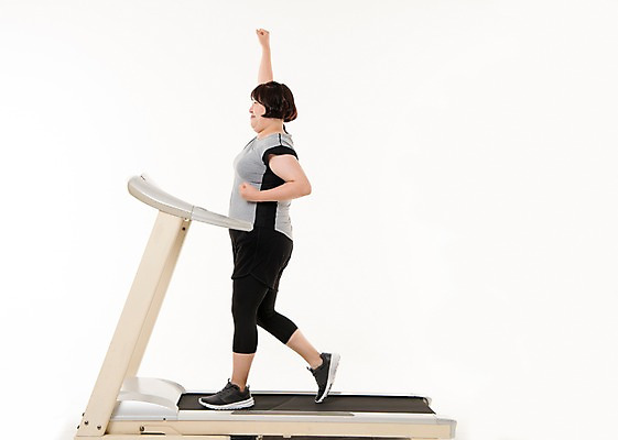 포토 JPG 스튜디오촬영 전신 우먼라이프 여자 다이어트 사진 응원 실내 한명 서기 20대 성인 옆모습 운동복 운동 걷기 파이팅 헬스 한국인 비만 런닝머신 여자한명만 성인여자한명만 국내포토 1 라이프스타일 옷 뷰포인트 모션 건강 사람 동양인 청년 내부 운동기구 몸매 여자만 성인여자만 파일형식