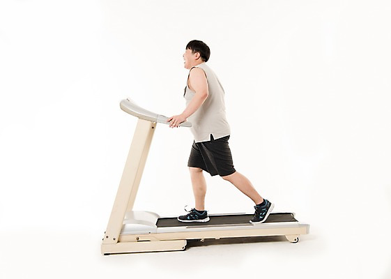 포토 JPG 스튜디오촬영 전신 남자 다이어트 사진 실내 한명 20대 성인 옆모습 운동복 운동 걷기 헬스 한국인 비만 런닝머신 남자한명만 성인남자한명만 국내포토 1 옷 뷰포인트 모션 건강 사람 동양인 청년 내부 운동기구 몸매 남자만 성인남자만 파일형식