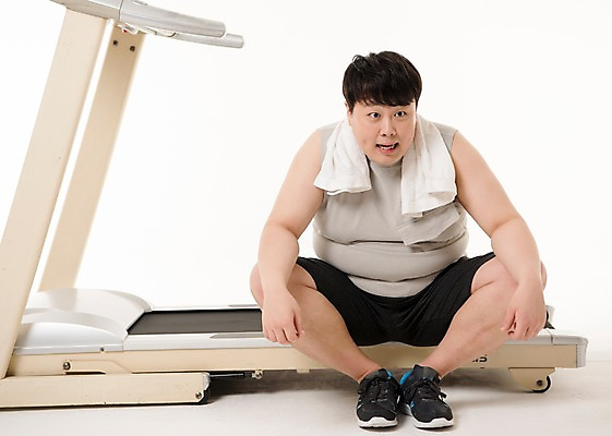 포토 JPG 스튜디오촬영 전신 남자 다이어트 사진 실내 한명 앉기 20대 성인 앞모습 운동복 수건 운동 헬스 한국인 비만 런닝머신 복부비만 남자한명만 성인남자한명만 국내포토 1 옷 뷰포인트 모션 건강 사람 동양인 청년 내부 위생용품 운동기구 몸매 남자만 성인남자만 파일형식