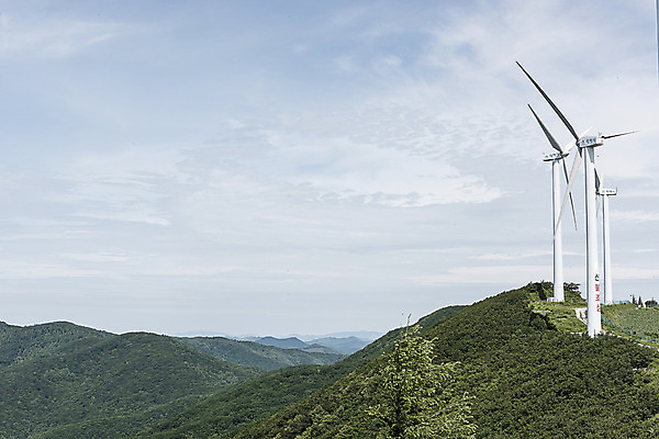 포토 JPG 하늘 산 한국 풍경 사람없음 풍력에너지 강원도 태백 매봉산 국내포토 아시아 그린에너지 파일형식