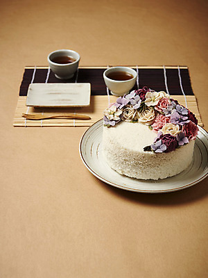 포토 JPG 접시 명절 포크 꽃무늬 사진 떡 사람없음 장식 전통음식 차 전통차 찻잔 다기 샐러드포크 나무포크 떡케이크 티포크 편 플라워패턴 국내포토 전통 식기 기념일 꽃 음료 음식 무늬 패턴 잔 차_음료 케이크 다도 파일형식