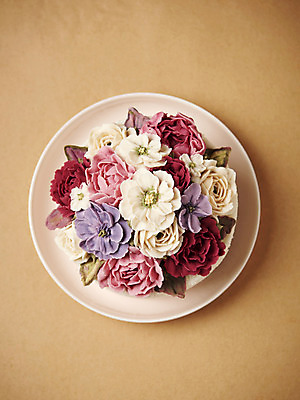 포토 JPG 접시 명절 꽃 사진 떡 사람없음 장식 하이앵글 전통음식 떡케이크 스타티스 편 플랫레이 국내포토 식물 전통 식기 기념일 음식 뷰포인트 케이크 플랫 파일형식