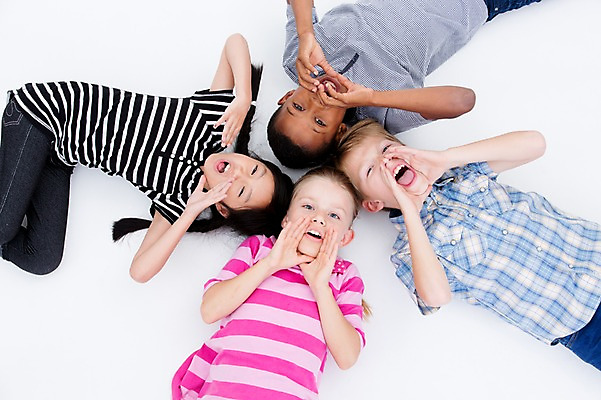 포토 JPG 스튜디오촬영 서양인 여자 남자 어린이라이프 어린이 흑인 놀이 실내 웃음 동양인 여러명 상반신 친구 하이앵글 글로벌 눕기 외침 국내포토 외국인 라이프스타일 뷰포인트 다수 관계 모션 표정 사람 인종 내부 소리 파일형식